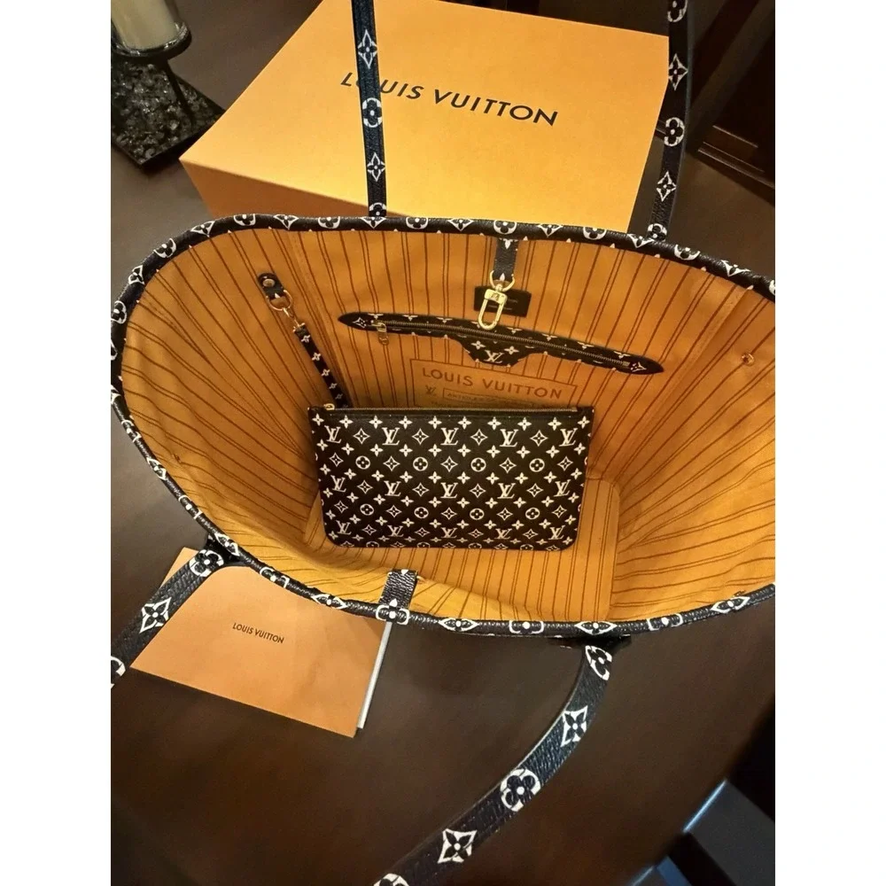 Louis Vuitton Neverfull Jungle Tote, Wallet, Pouch, Key Chain LOT ** MINT RARE